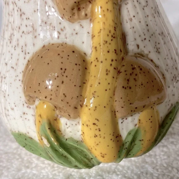 Vintage Arnels Ceramic Mushroom Salt & Pepper Shakers - Picture 8 of 10